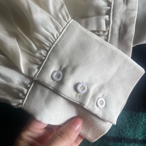 Ivory blouse - Picture 4 of 5